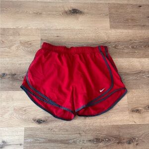 Women’s Large Nike Tempo Shorts